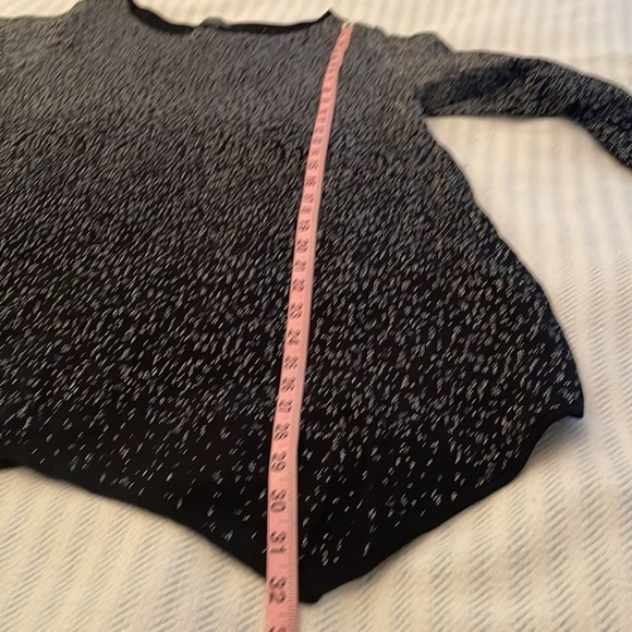 Chelsea & Theodore XL shimmer tunic w/asymmetrical hem. Perfect condition. ✨​​ - Picture 5 of 8